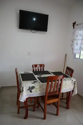 Una televisión o centro de entretenimiento en Villa Cristina en Villas Camino Real cerca de las dunas de Chachalacas