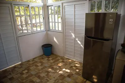 Una cocina o zona de cocina en Villa El Lago en Villas Camino Real cerca de las dunas de Chachalacas
