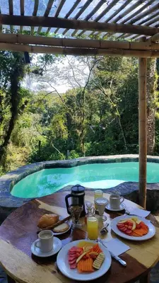 Comida en o cerca de este camping