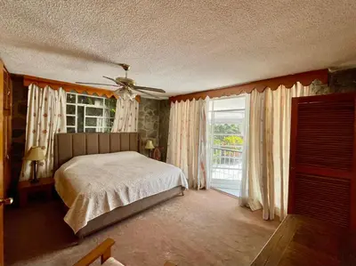 Cama o camas de una habitación en Casa en Burgos con jardín y alberca