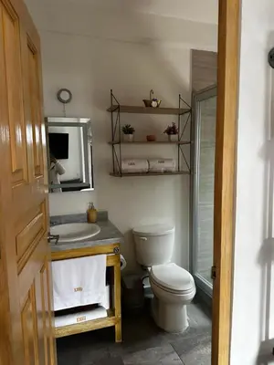 Un baño de Enzo