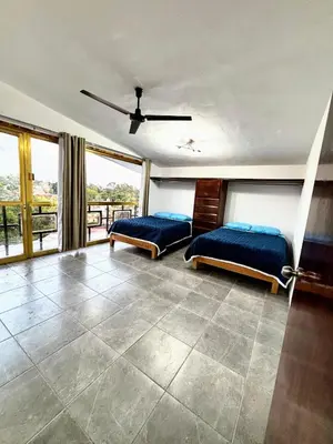 Zona de estar de Espectacular casa con jardín y alberca privada