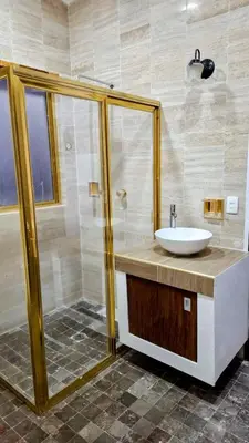 Un baño de Espectacular casa con jardín y alberca privada