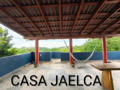 Un balcón o terraza de spacious apartment with ocean view