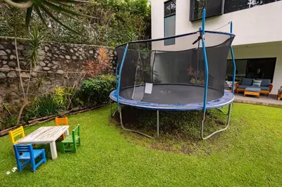 Zona de juegos infantil en Casa Luan, Pool & Amenities in Sumiya, Morelos