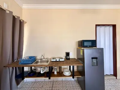 Una televisión o centro de entretenimiento en Puerto 201 ROOMS
