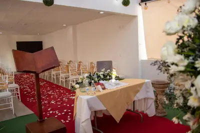 Una televisión o centro de entretenimiento en Hotel Aqueronte