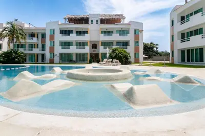 Piscina en o cerca de Puerta Laguna E002