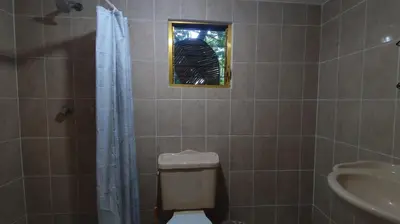 Un baño de Jungle Palace hostel santaella