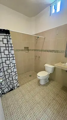 Un baño de Hospedaje Los Pavo Reales