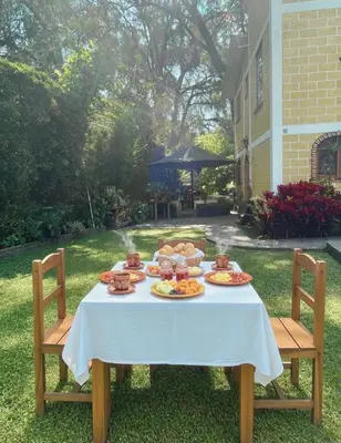 Comida en o cerca de este hotel