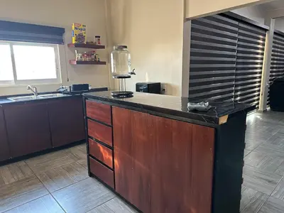 Una cocina o zona de cocina en Beautiful Beach House