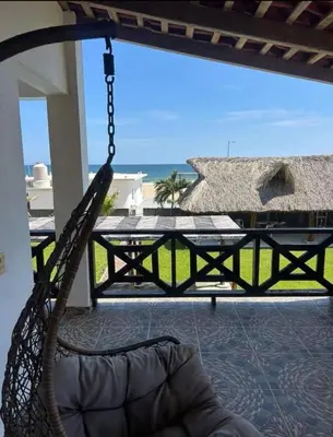 Un balcón o terraza de Beautiful Beach House