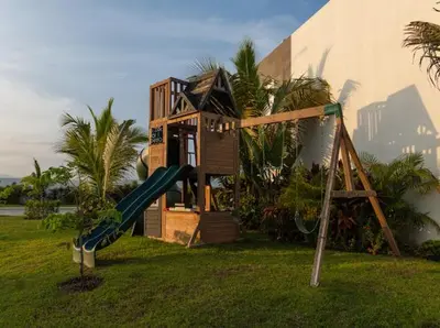 Zona de juegos infantil en Condominio en Acapulco con acceso a club de playa