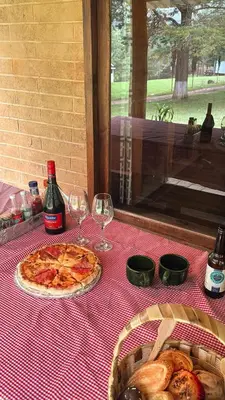 Comida en o cerca de este camping
