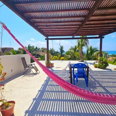 Un balcón o terraza de Beach House with private Pool, Roof and View