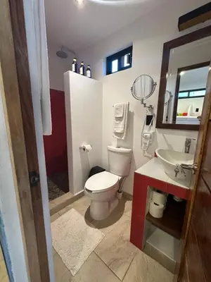Un baño de Beachfront Paradise Boutique Hotel - Sky Room