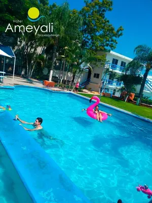 Piscina en o cerca de Ameyali Teques