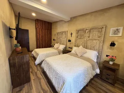 Cama o camas de una habitación en Sasha: Tu refugio fascinante en ValQuirico.