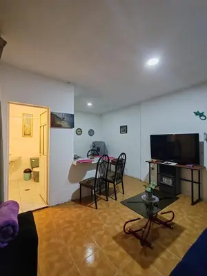 Una televisión o centro de entretenimiento en Abuelita