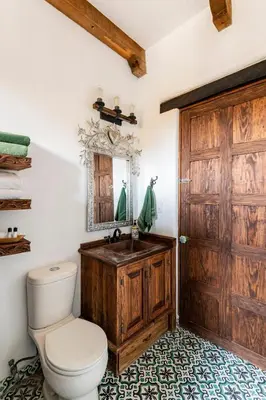 Un baño de Villa Rey Traditional Hacienda Home Near Oaxaca