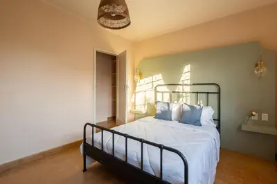 Cama o camas de una habitación en Casa céntrica con 4 habitaciones y estacionamiento