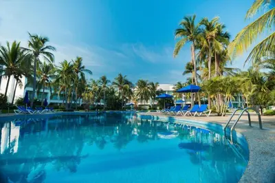 Plano de Depa en Acapulco Diamante - Albercas, Canchas y Jardines Apartment in Acapulco Diamante - Pools, Sports Courts and Garden Views