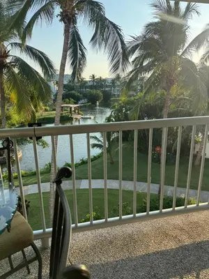 Plano de Depa en Acapulco Diamante - Albercas, Canchas y Jardines Apartment in Acapulco Diamante - Pools, Sports Courts and Garden Views