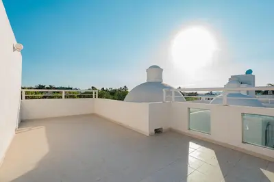 Un balcón o terraza de Family House with Pool and Jacuzzi in Morelos