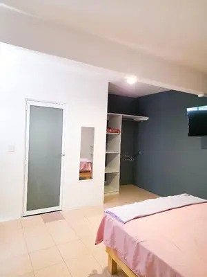 Una televisión o centro de entretenimiento en Habitación estándar tancitaro