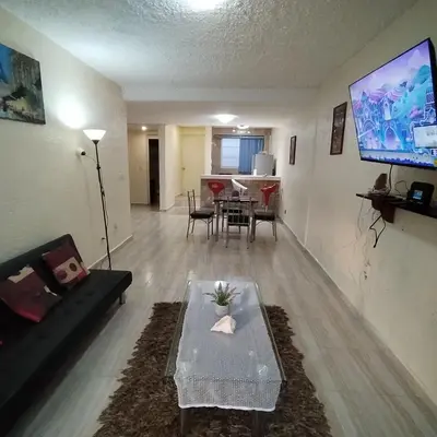 Una televisión o centro de entretenimiento en Opportunity, very economical family apartment