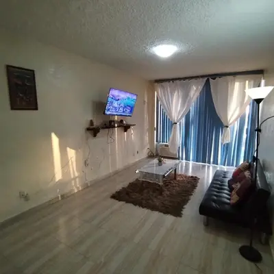Una televisión o centro de entretenimiento en Opportunity, very economical family apartment