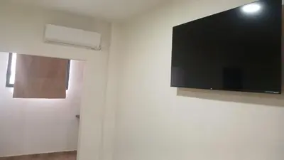 Una televisión o centro de entretenimiento en Hotel D'bamboo