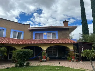 Edificio en el que se encuentra la habitación en casa particular