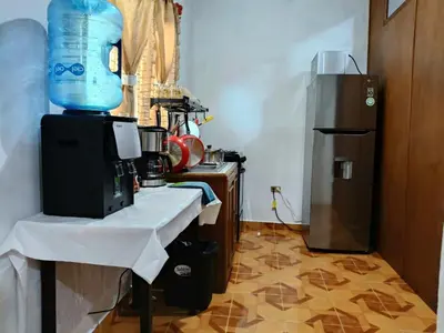 Una cocina o zona de cocina en Cerca de pirámides, bancos, centros, UDLA, paradas