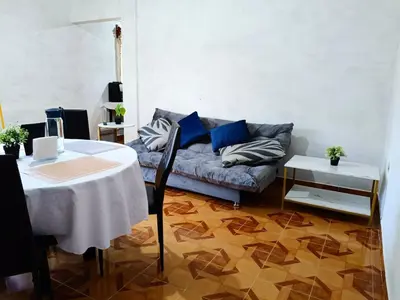 Zona de estar de Cerca de pirámides, bancos, centros, UDLA, paradas