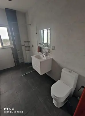 Un baño de Casa Playa Eugen beach house with pool