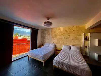 Cama o camas de una habitación en LA ESTANCIA, Casa EA Oaxaca, Centro Histórico, Balcón a las Montañas