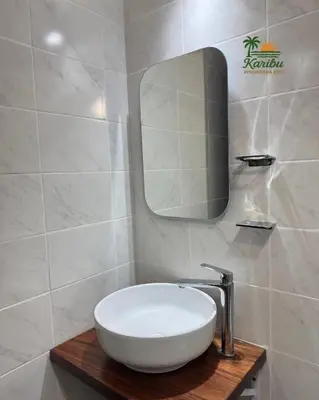 Un baño de Karibu Rinconada