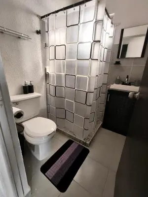 Un baño de Casa en Residencial 2 ríos 4 camas 3 habitaciones