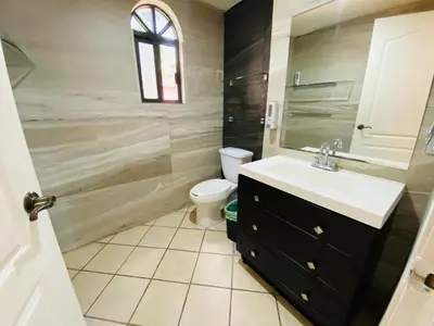 Un baño de Bonita y amplia casa