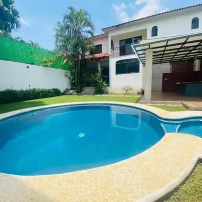 Bonita y amplia casa