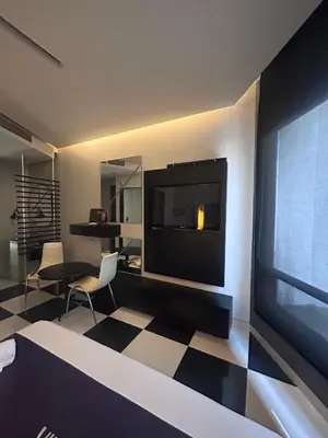 Una televisión o centro de entretenimiento en Auto Hotel Via Uno