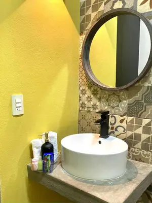 Un baño de 1-Bed Loft in Oaxaca - Steps from Downtown