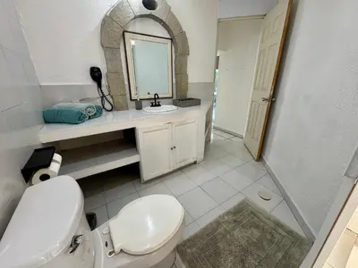 Un baño de Casa con Alberca y terraza un lugar tranquilo para disfrutar
