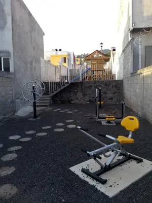 Zona de juegos infantil en Casa en fraccionamiento en Ahuatepec con alberca, cancha y cerca de Tepoztlán