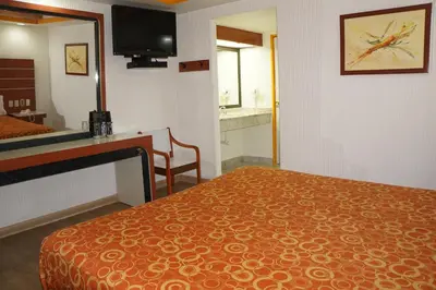 Una televisión o centro de entretenimiento en Hotel Puente