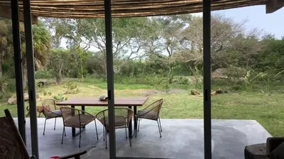Jardín al aire libre en Malanah Casa en la playa y laguna!