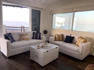 Zona de estar de Palmarena Residences 2 Bedroom Ocean Front Condo 180 degree ocean views
