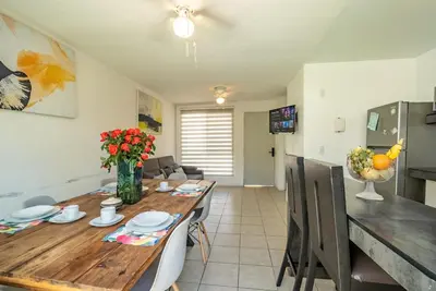 Una cocina o zona de cocina en Private Pool & Jacuzzi Family House, Teques